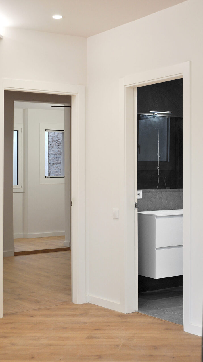 Renovation of a housing on Comte Urgell street