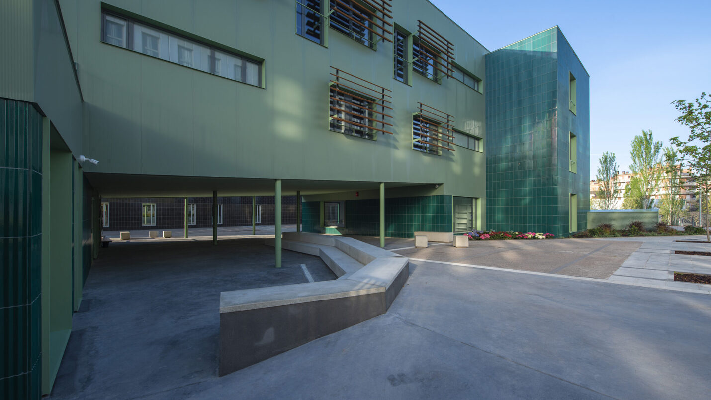 Edifici universitari i llar d'infants FUB4, a Manresa