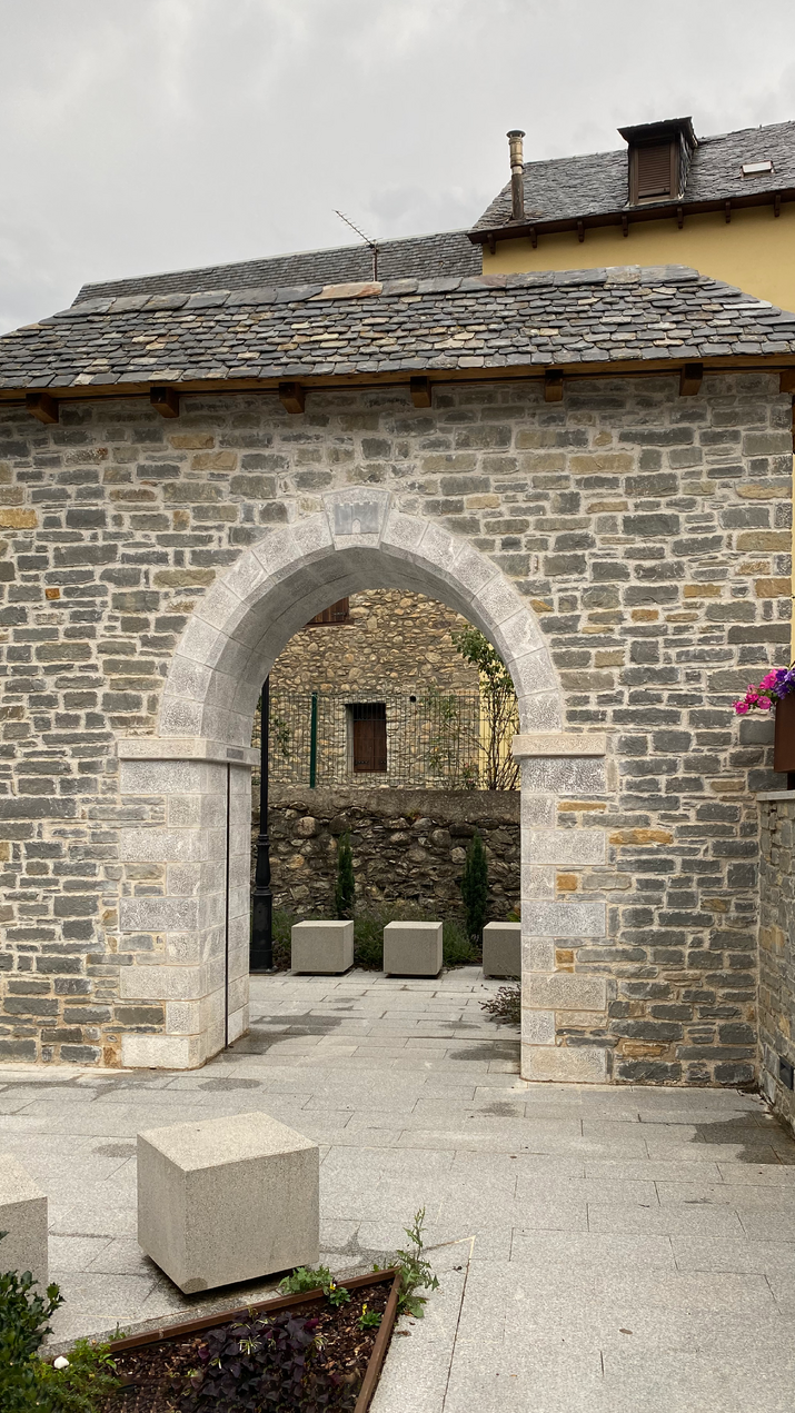 Recuperació de l’antiga porta d’accés a Salardú