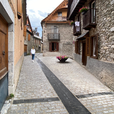 Improvement and new urbanization of Major Street, deth Saut Street, saut deth Culot square, and the road section between Plaça dera Pica and the travessia deth Saut, in Salardú