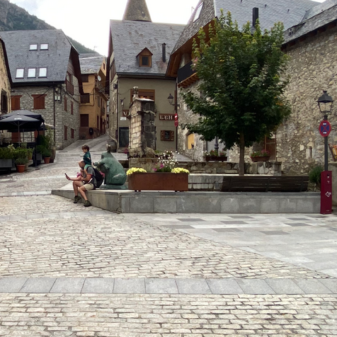 Arranjament i nova urbanització de la Plaça Major de Salardú, a Naut Aran