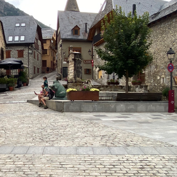 Arranjament i nova urbanització de la Plaça Major de Salardú, a Naut Aran