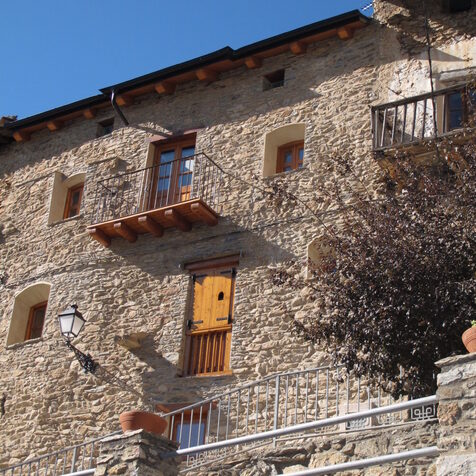Renovation of an old barn for house 1013, in Estamariu