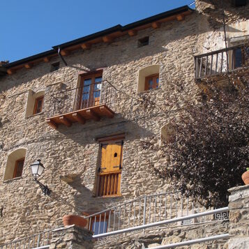 Renovation of an old barn for house 1013, in Estamariu