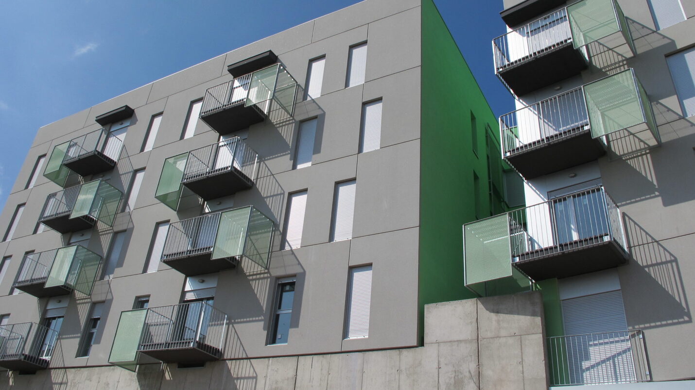 40 housing units and parking in Callús