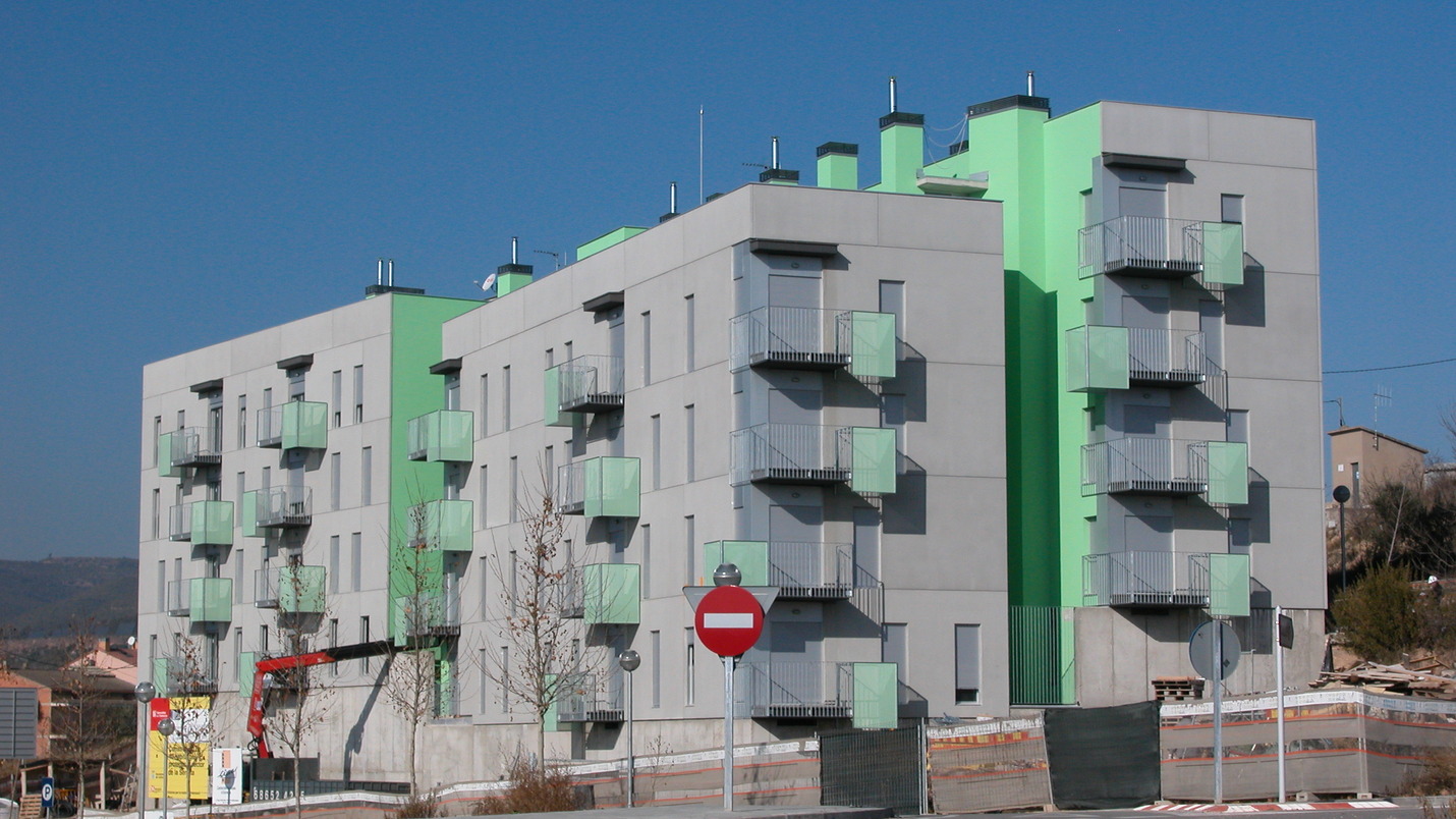 40 housing units and parking in Callús