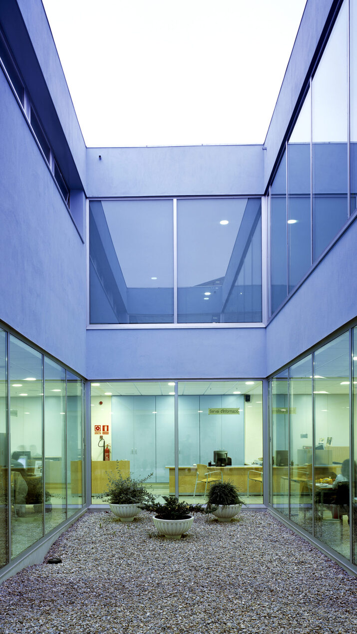 CAP y Biblioteca Municipal, en Santpedor